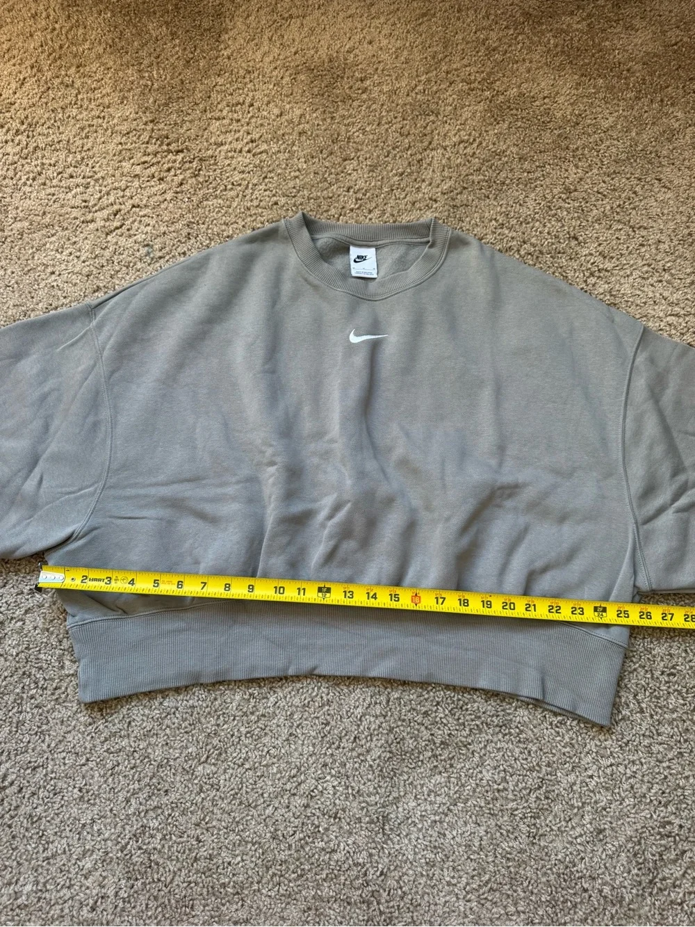 Nike Women’s Green Crewneck Sweatshirt with White Swoosh